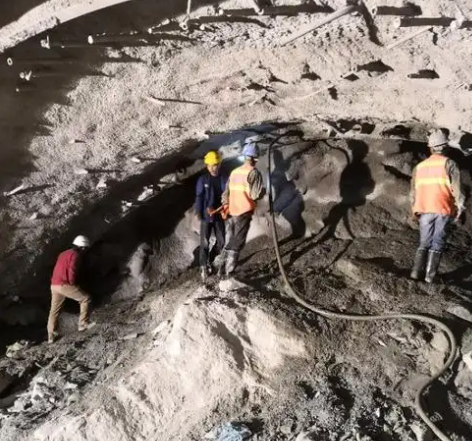 辰溪拱顶带模注浆料的施工流程及注意事项